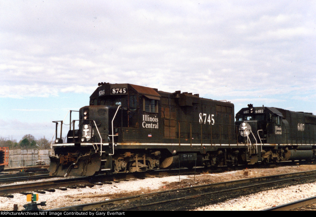 IC GP11 #8745 - Illinois Central